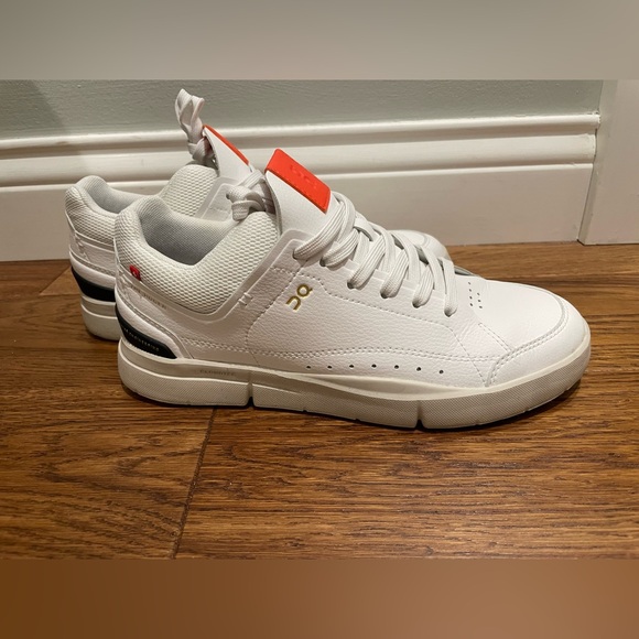 On running The Roger Centre Court
White | Flame
Size: 7.5 (Women's) - Picture 1 of 4